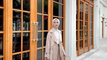 5 OOTD Hijab Cantik Ala Inas Rana, Cocok untuk Ngopi Simple tapi Kece!