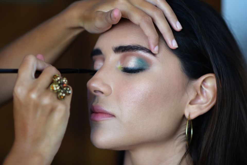 Ini Tren Makeup yang Bakal Hits di Tahun 2022. Yang Ringan dan Bercahaya Jadi Idola!