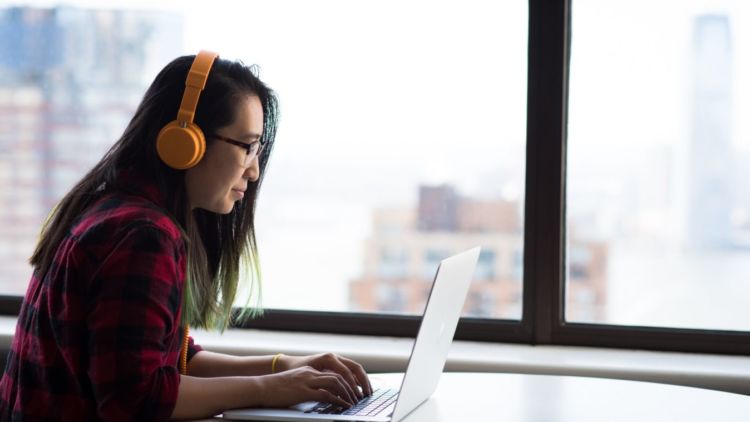 7 Hal yang Harus Kamu Perhatikan Sebelum Membeli Laptop, Biar Nggak Salah Pilih!