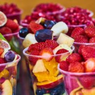 Cara Membuat Salad Buah Rumahan yang Kaya Nutrisi dan Tak Cepat Berair