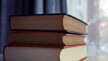 5 Hal yang Harus Diperhatikan Saat Merawat Buku, Agar Buku Tetap Dalam Kondisi Bagus