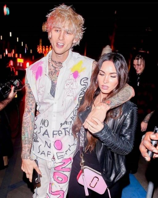 Machine Gun Kelly bersama dengan Megan Fox