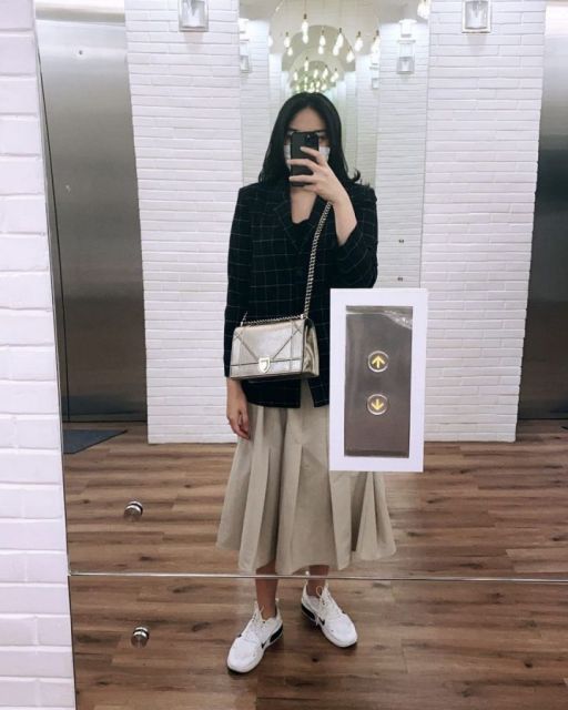 Outfit Putri Tanjung