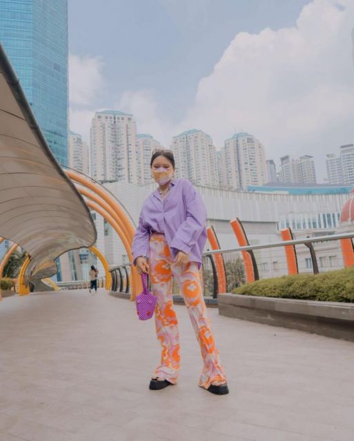 5 Kanal Youtube Kreator Fesyen yang Bisa Bikin Kamu Makin Stylish 13 Tabrak warna ala Steffi Santa