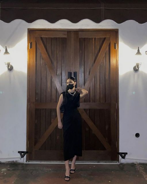 Gaun hitam polos untuk acara pesta