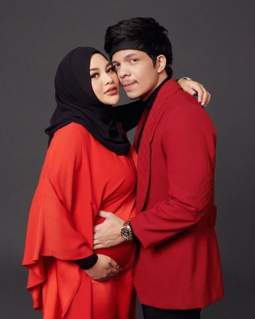 12 Foto Maternity Shoot Aurel Hermansyah dan Atta Halilintar, Ada yang Konsep 007 27 Atta dan Aurel berani memakai baju merah | Credit: Instagram