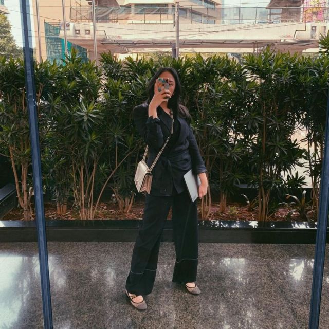 Outfit Putri Tanjung