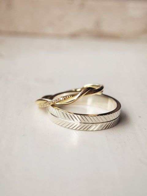8 Ide Desain Cincin Couple, Berbeda dengan Pasangan tapi Tetap Serasi