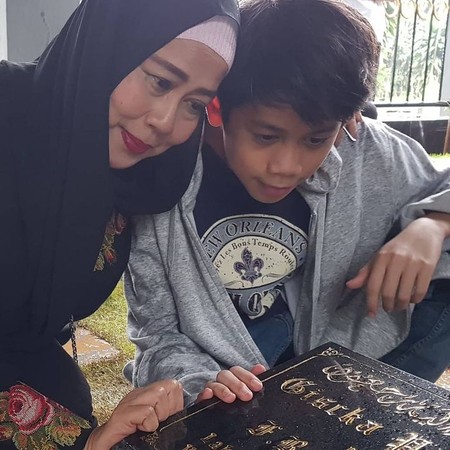 9 Artis Indonesia yang Kehilangan Sosok Anaknya karena Meninggal Dunia
