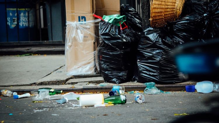 Akibat Membuang Sampah Sembarangan itu Nggak Main-main lo. Dari yang Awalnya Sedikit dan Nggak Terlihat, Lama-lama Merusak Lingkungan