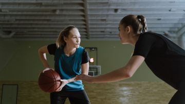 Hempaskan Mindermu Girls, Siapkan ini sebagai Modalmu Jadi Pemain Basket!