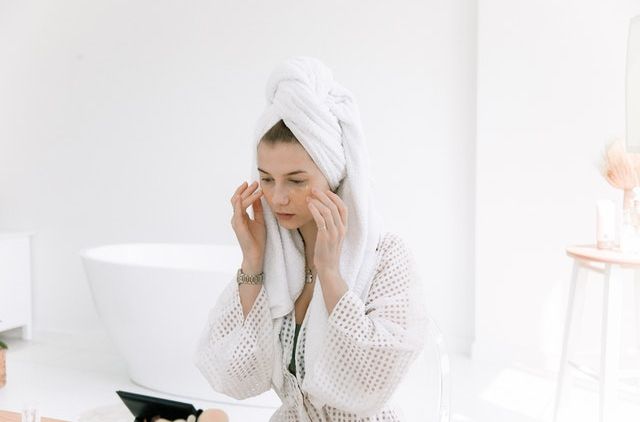 Kenali Ciri Produk Skincare Expired Sebelum Waktunya, Jangan Dipakai Lagi!