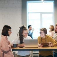Menelisik Keberadaan Bilingualisme dan Variasi Bahasa dalam Suatu Lingkungan