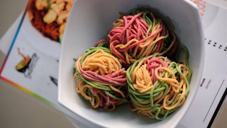 Resep Mie Sayur Pelangi, Sehat dan Praktis Proses Membuatnya