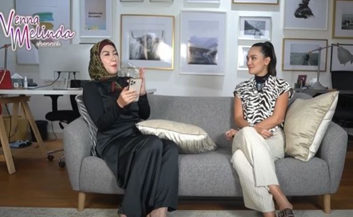 Luna Maya saat menjadi bintang tamu Venna Melinda