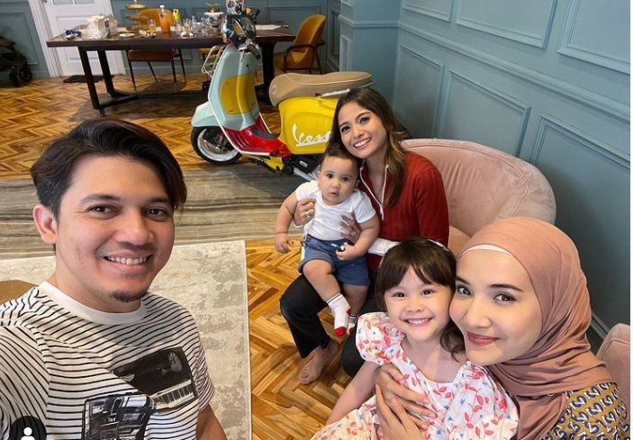 Acha Septriasa Sambangi Rumah Irwansyah, Sikap Zaskia Sungkar Jadi Sorotan Warganet