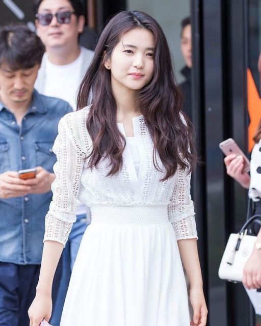 Potret Gaya Modis Kim Tae Ri, Bintang Drama Twenty Five, Twenty One