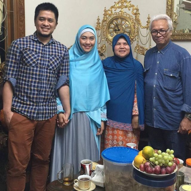 Mamah Dedeh, Oki SetIana Dewi dan para suami