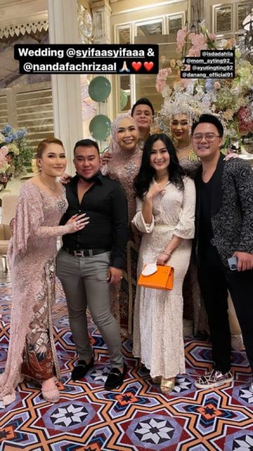 Potret Gaya Seleb Hadiri Pernikahan Adik Ayu Ting Ting, Menawan!