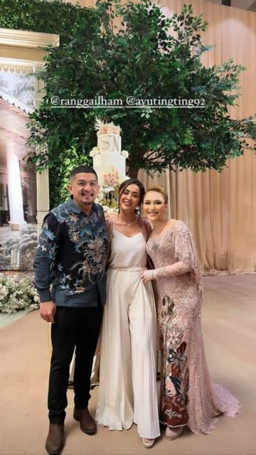 Potret Gaya Seleb Hadiri Pernikahan Adik Ayu Ting Ting, Menawan!