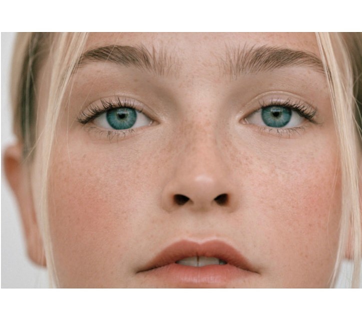 Selain Pangeran Felix, Ini Daftar Anggota Kerajaan yang Jadi Model 18 Jean Campbell