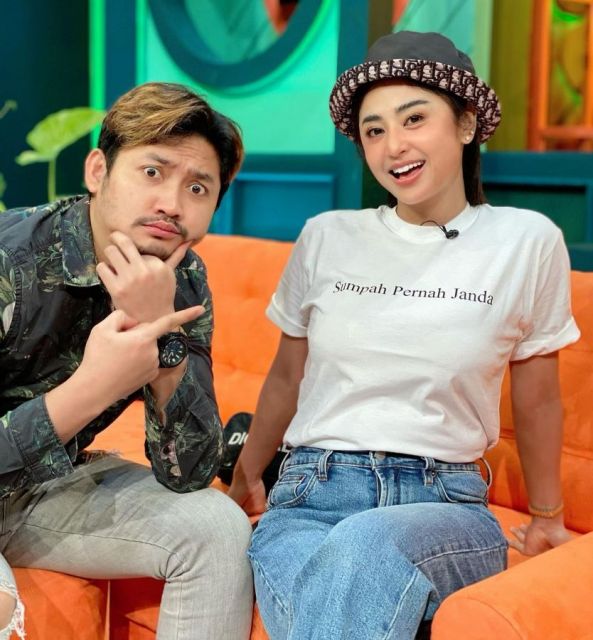 Dewi Perssik Ungkap Alasan Belum Hamil Meskipun Sudah Tiga Kali Menikah 10 Dewi Perssik ungkap masa lalu rumah tangganya