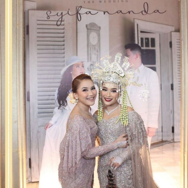 Potret Gaya Seleb Hadiri Pernikahan Adik Ayu Ting Ting, Menawan!