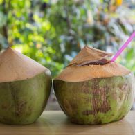 5 Keuntungan Memasak dengan Air Kelapa. Gurih dan Empuk!