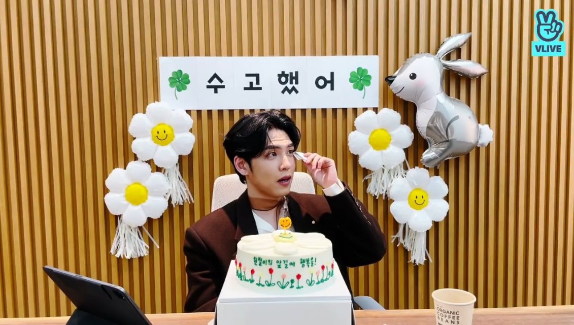 Siaran Vlive Wonpil