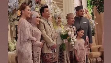 Ayu Ting Ting Didampingi Ivan Gunawan di Pernikahan Syifa, Warganet: Kawal Sampai Halal