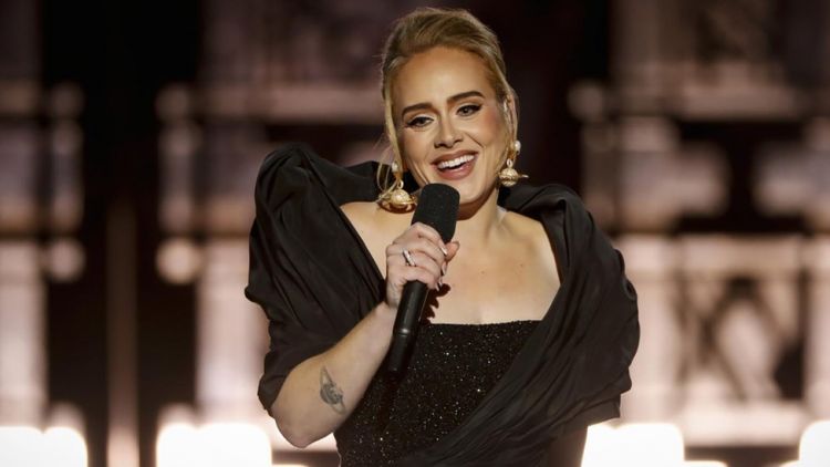 Berikut Ini 5 Lirik Lagu Adele yang Dijamin Bikin Kamu Galau Tengah Malam!