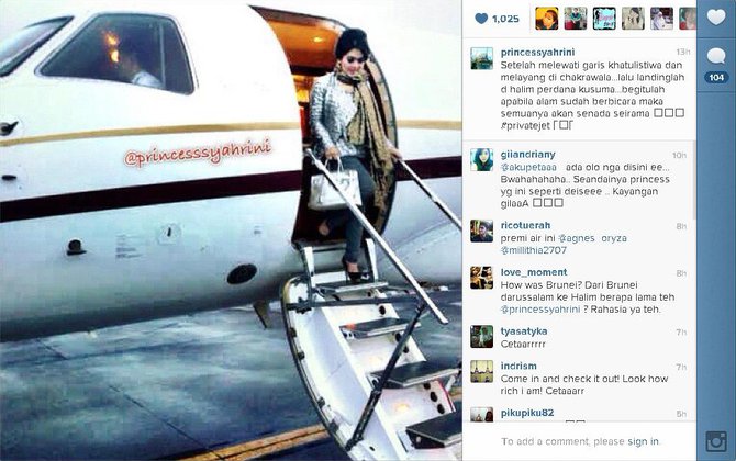 Hesti parodikan Syahrini naik private jet