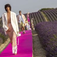 Lokasi Fashion Show Paling Unik di Dunia. Ada yang di Dalam Air!