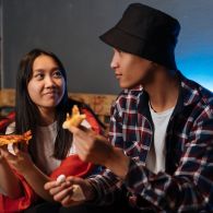 Sulitnya Jatuh Cinta dengan Sahabat, Diungkapkan Merusak, Ditahan Makin Sesak