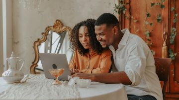Tipe-tipe Orang Kalau Lagi Jatuh Cinta, Kamu Tipe yang Mana?