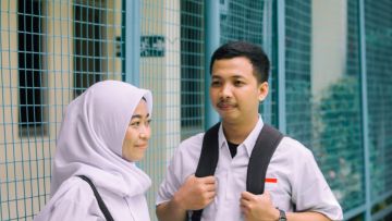 7 Kisah Cinta di Masa Sekolah Tidak Terlupakan. Kamu Pernah Berada di Posisi Mana, Nih?