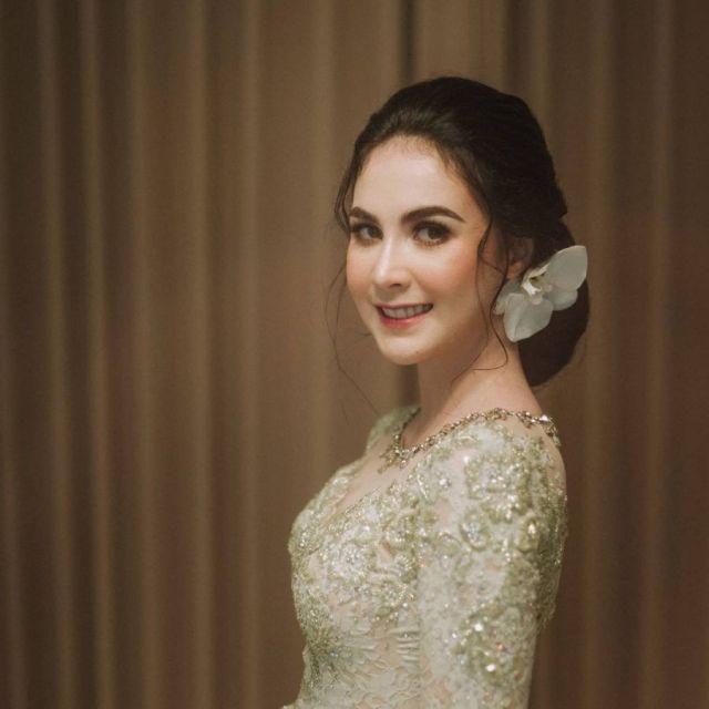 Arumi Bachsin, istri Emil Dardak