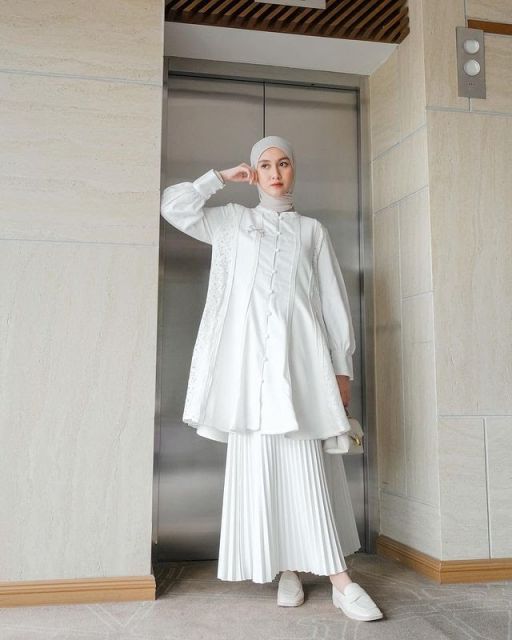 8 Ide Padu Padan Outfit Bernuansa Putih. Cocok Buat Persiapan Lebaran~