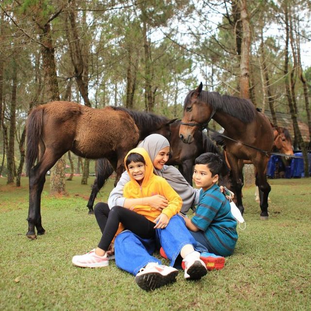 dua anak shireen sungkar terjebak di dalam lift