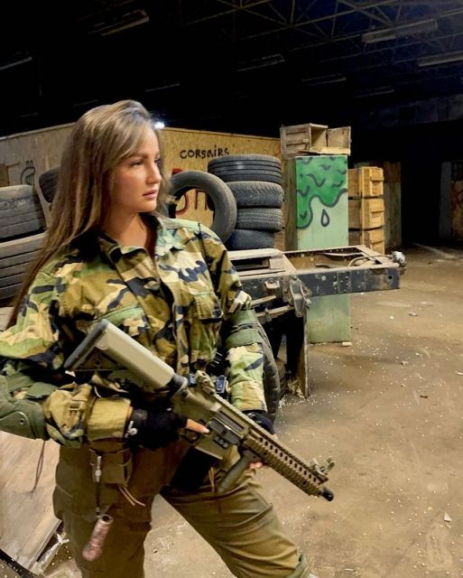 Potret Gaya Anastasiia Lenna, Mantan Miss Ukraina. Siap Angkat Senjata Bela Negaranya 24 Potret Anastasiia Lenna, Mantan Miss Ukraina yang Disebut Siap Angkat Sejata Membela Negaranya