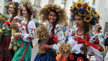 Mengenal Vyshyvanka, Baju Khas Ukraina dengan Bordir yang Khas