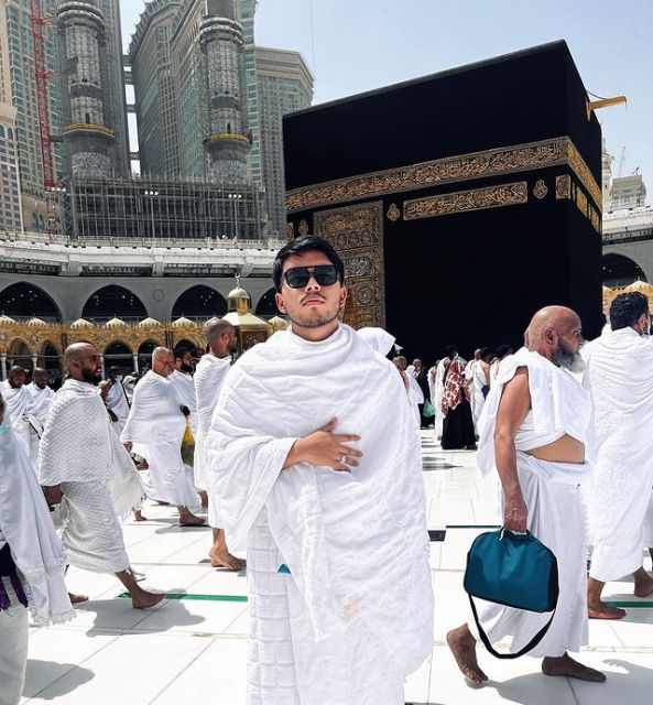 Kebiasaan Ibadah Fuji Saat Umrah Bikin Thariq Halilintar Malu Pada Diri Sendiri