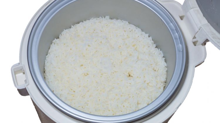 Penyebab Rice Cooker Bau Nggak Sedap dan Cara Mengatasinya. Harus Peka!