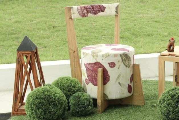 Kursi Santai Pinus Hasil Kolaborasi UMKM Menjadi Furniture Ramah lingkungan