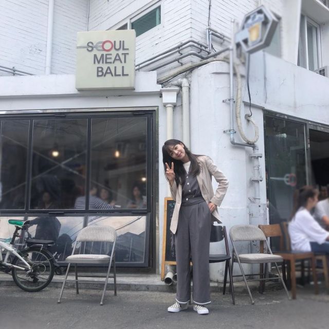 Inspirasi gaya ala Seol In Ah