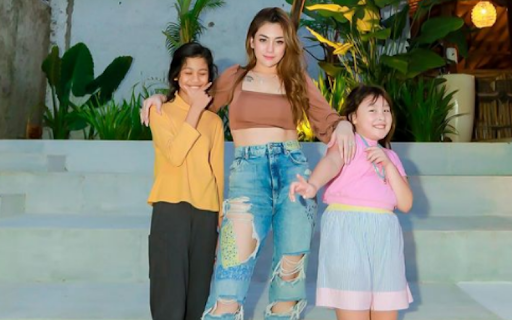 Profil Celine Evangelista: Keluarga, Karier, dan Asmara 5 keluarga celine evangelista