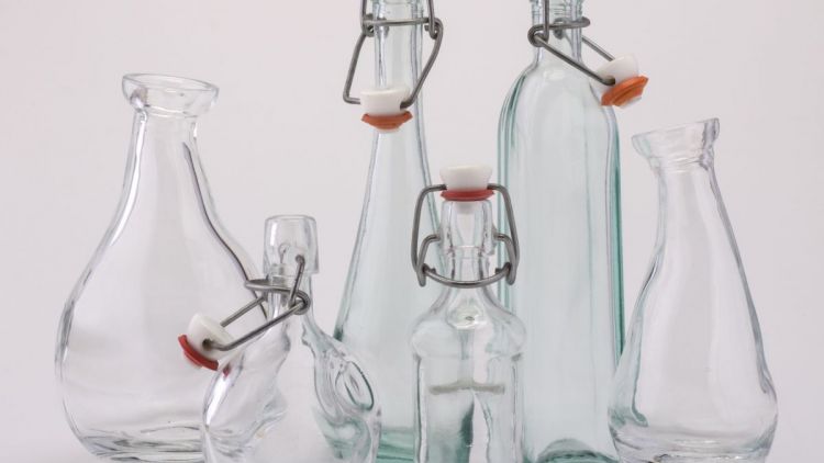 5 Tips Membersihkan Botol Kaca. Noda Hilang, Botol Bersih Bersinar!