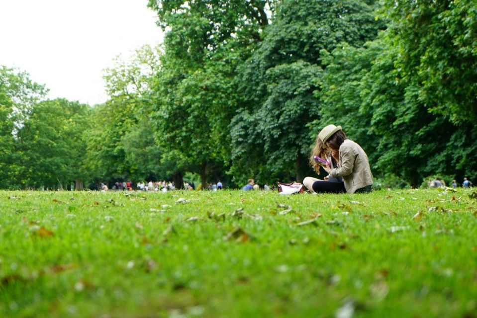 Lapangan rumput hijau