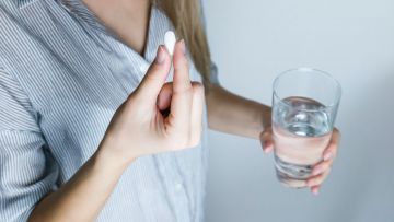 Tips Menelan Obat Buatmu yang Kesulitan Minum Kapsul dan Sejenisnya