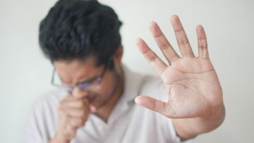 5 Cara Meredakan Sakit Tenggorokan, Yuk Praktikkan!